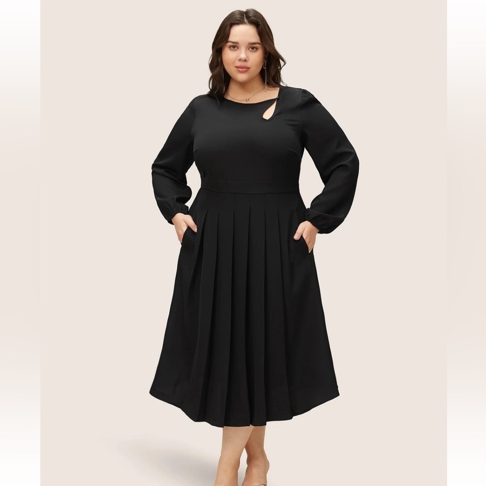 Elegant Black Pleated Midi Dress with Keyhole Detail - Picture 6 of 7